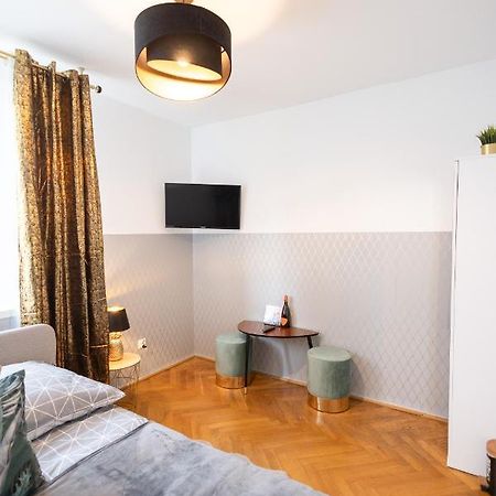 Clicktheflat Stawki Apart Rooms 바르샤바 외부 사진
