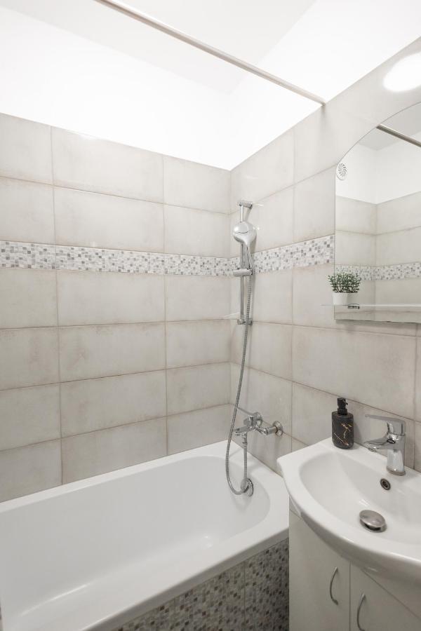 Clicktheflat Stawki Apart Rooms 바르샤바 외부 사진
